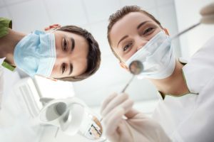 دندانپزشک و جراح